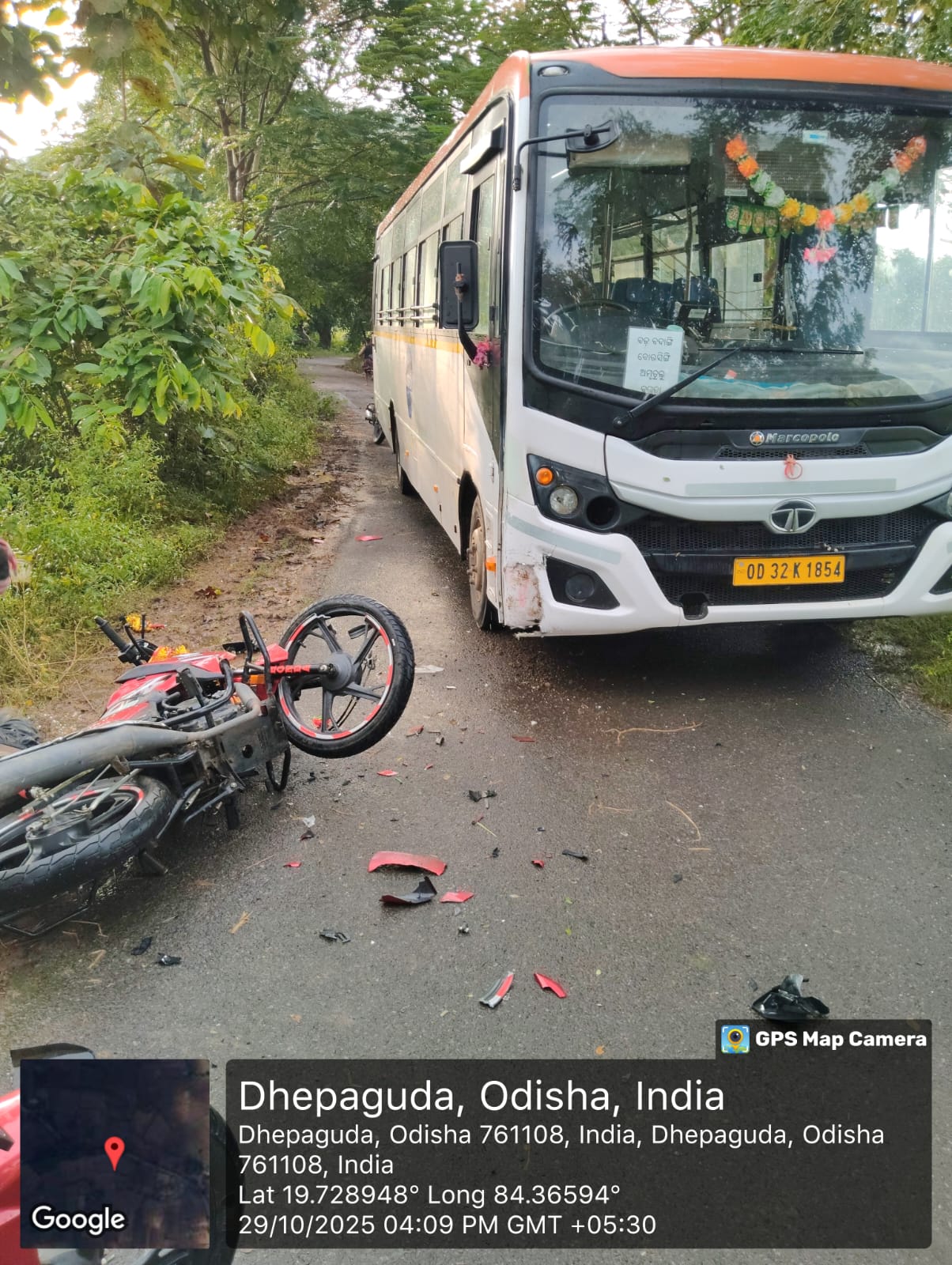 You are currently viewing ବସ୍ ବାଇକ ମୁହାଁ ମୁହିଁ ଧକ୍କା, ଜଣେ ଗୁରୁତର ।