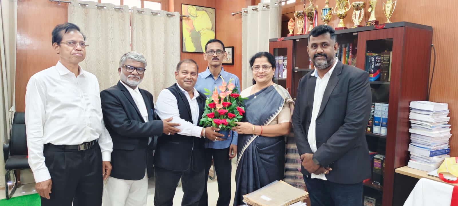 You are currently viewing ଜିଲ୍ଲା ଜଜ୍ ଙ୍କୁ ବିଦାୟକାଳୀନ ସମ୍ବର୍ଦ୍ଧନା (ଫ)