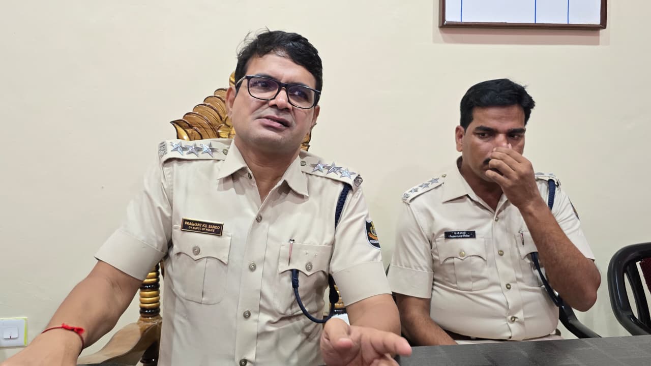 You are currently viewing ଅପରେଶନ୍ ଚକ୍ର ଅଭିଯାନରେ ୭୦୯ ଅଭିଯୁକ୍ତ ଗିରଫ