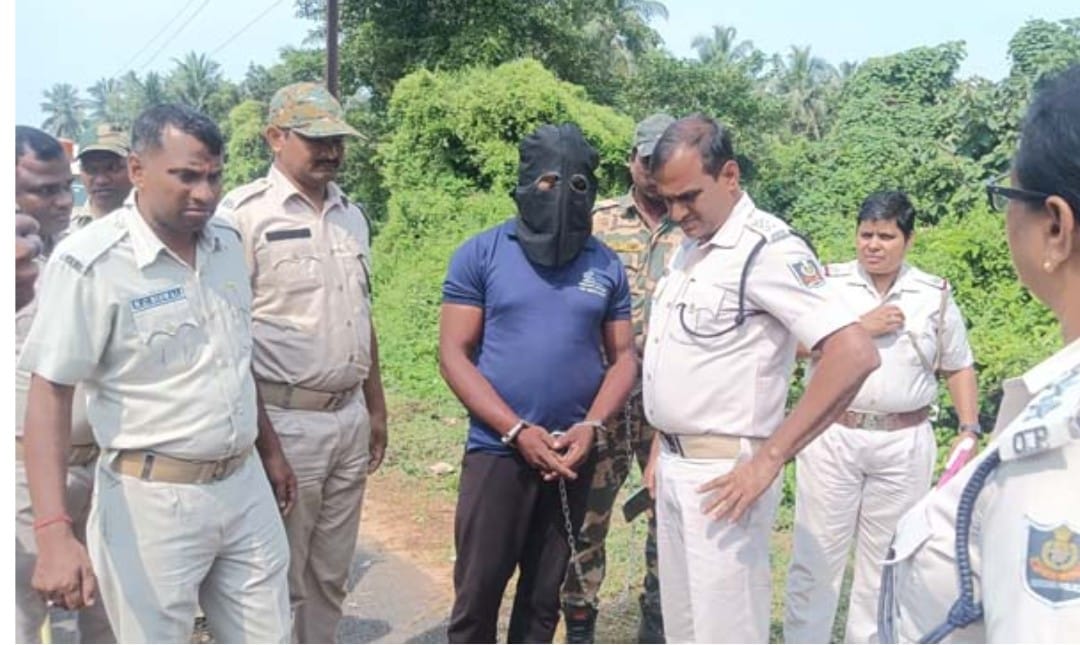 You are currently viewing ବହୁଚର୍ଚ୍ଚିତ ଥୋରିଆପଡା ହତ୍ୟାକାଣ୍ଡ ର ପର୍ଦାଫାଶ, ହତ୍ୟାକାରୀ ଗିରଫ, ଘଟଣା ସ୍ଥଳରେ ସିନ୍ ରିକ୍ରିଏସନ୍