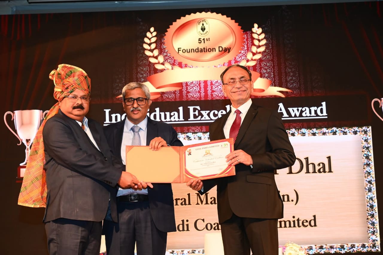 You are currently viewing श्री अशोक कुमार धल जी को मिला सर्वश्रेष्ठ महाप्रबंधक का खिताव l