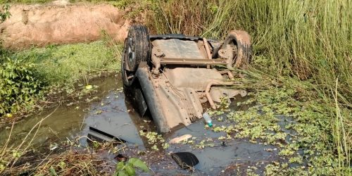 ଭାରସାମ୍ୟ ହରାଇ ପୋଖରୀ ଭିତରକୁ ଖସିଲା କାର,ଦୁଇ ମୃତ, ଦୁଇ ଗୁରୁତର