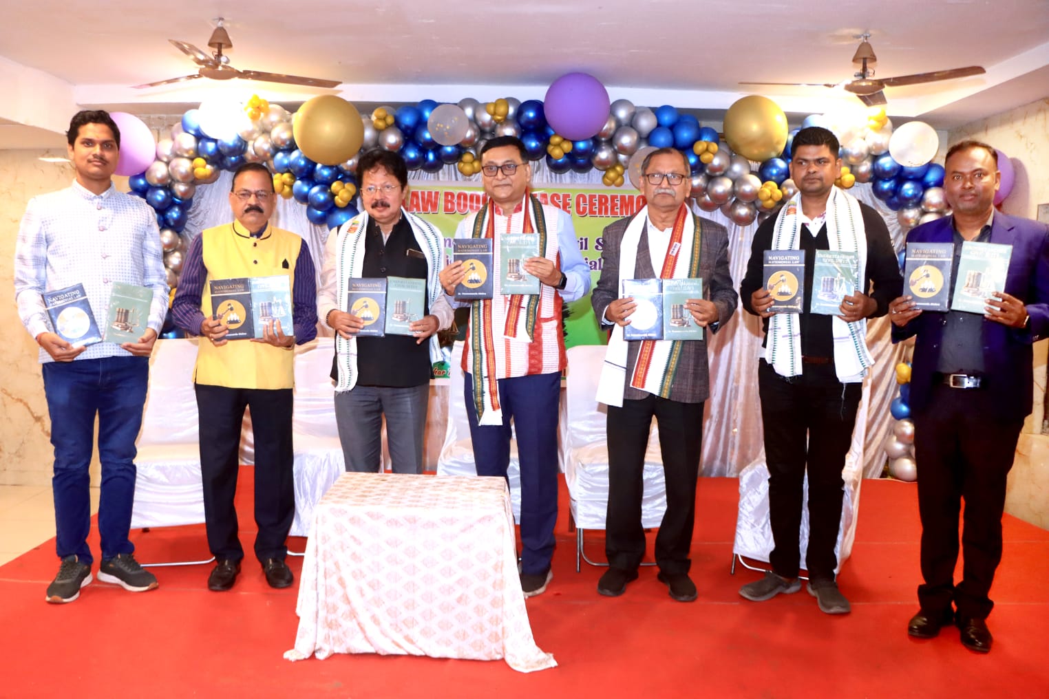 You are currently viewing ଡ. ପରମାନନ୍ଦ ମିଶ୍ରଙ୍କ ଦୁଇଟି ଆଇନ ପୁସ୍ତକ ଉନ୍ମୋଚିତ।