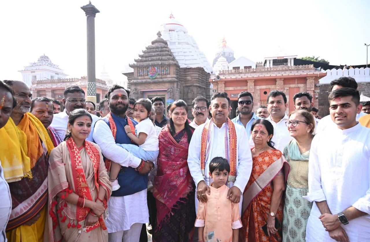 You are currently viewing ନୂଆପଡାର ବିକାଶ ପାଇଁ ଶ୍ରୀଜଗନ୍ନାଥଙ୍କପାଖରେ ଗୁହାରି କଲେ ନବନିର୍ବାଚିତ ବିଧାୟକ ଜୟ ଢୋଲକିଆ
