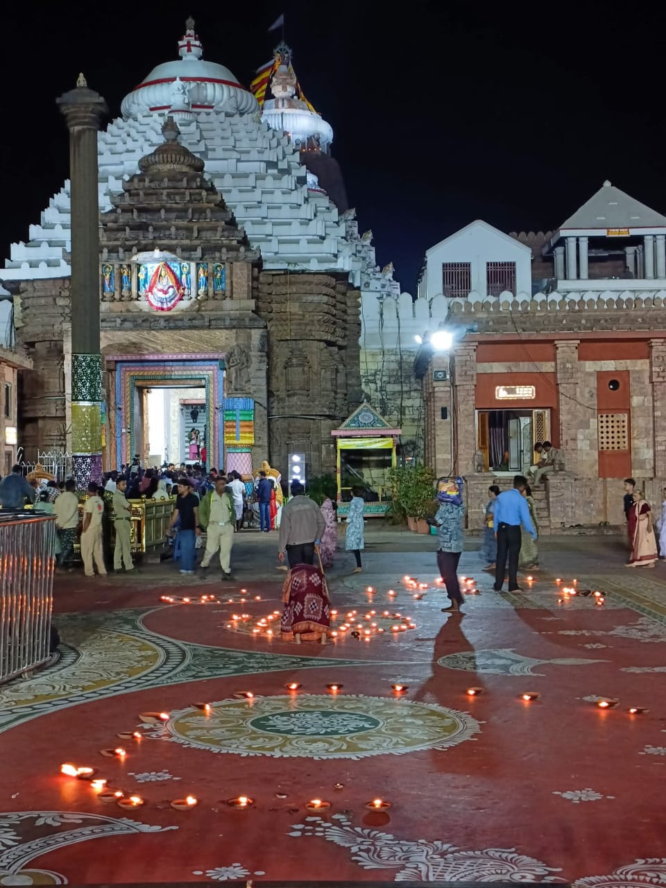You are currently viewing ଶ୍ରୀମନ୍ଦିର ଦେବ ଦୀପାବଳି ଜଳିଲା ଦୀପ