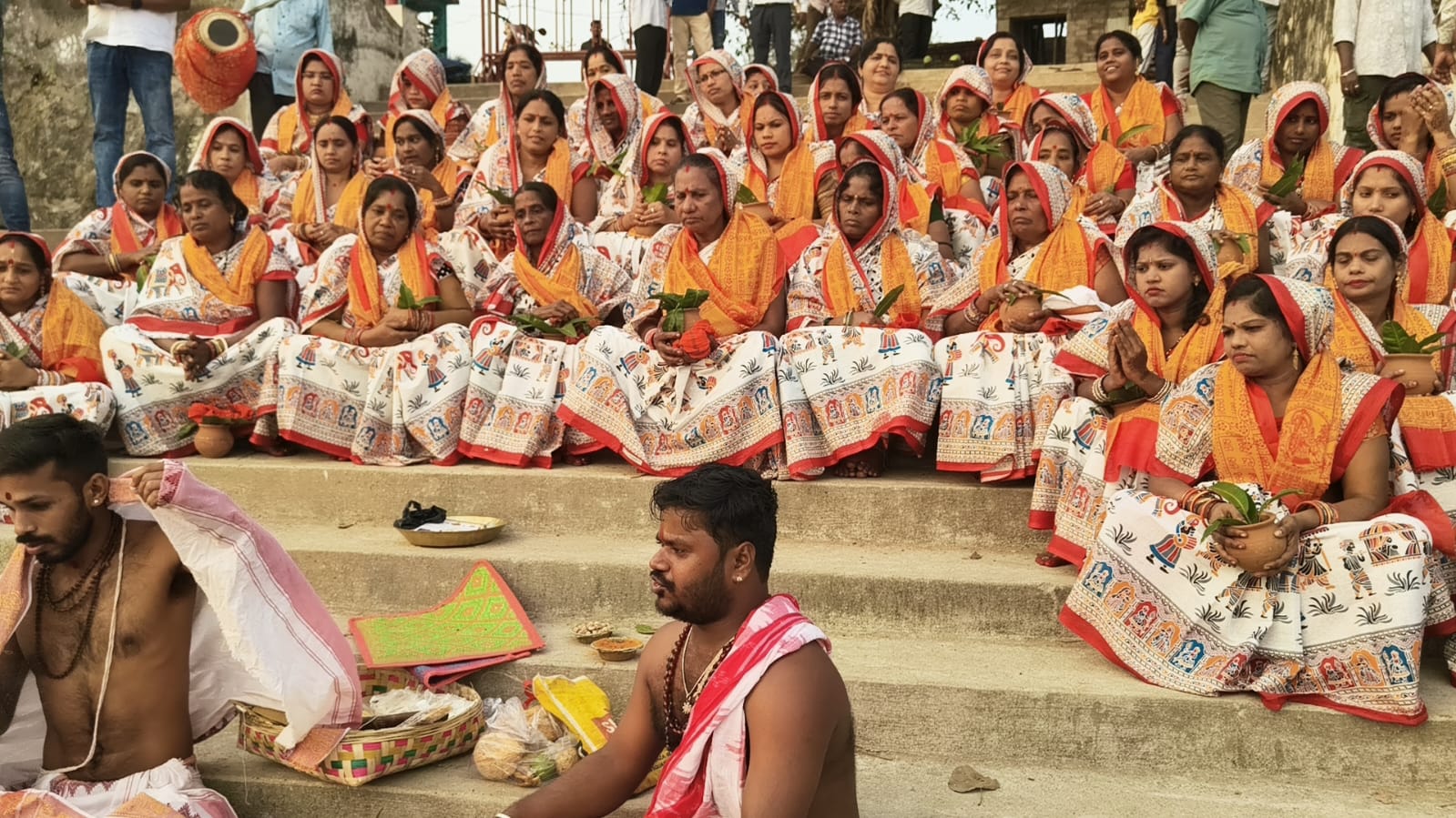 You are currently viewing କୋଦଳା ରେମା ମହା ଲଷ୍ମୀ ଙ୍କ ଏକ କୁଣ୍ଡିୟ ବିଶ୍ୱ କଲ୍ୟାଣ ଯଜ୍ଞ ପାଇଁ କଳସ ଯାତ୍ରା ଅନୁଷ୍ଠିତ।