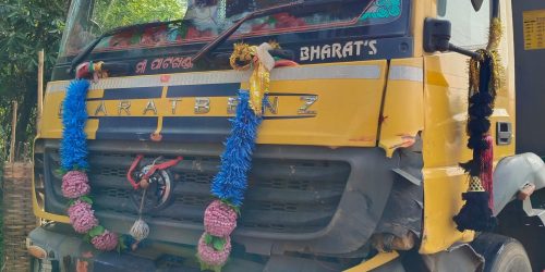 ହାଇୱା ଧକ୍କାରେ ଟ୍ରାକ୍ଟର୍ ଇଞ୍ଜିନ୍ ଦୁଇ ଫାଳ