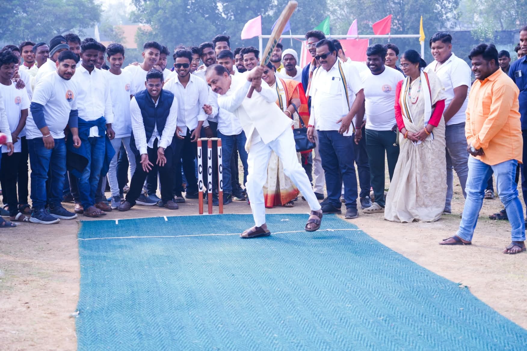 You are currently viewing ବିନାୟକ ଆଚାର୍ଯ୍ୟ ସ୍ମାରକ କ୍ରିକେଟ ଟୁର୍ଣ୍ଣାମେଣ୍ଟ ଉଦଘାଟନରେ ମୁଖ୍ୟ ଅତିଥି ଭାବେ ଯୋଗ ଦେଲେ ମନ୍ତ୍ରୀ ବିଭୂତି ଭୂଷଣ ଜେନା।