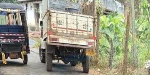 ରାସ୍ତା କାମ ନିମ୍ନମାନର ଅଭିଯୋଗ: ଏକାଧିକ ସ୍ଥାନରେ ହାତରେ ଛୁଇଁଲେ ପିଚୁ ବାହାରି ଯାଉଛି: ତଦନ୍ତ ଦାବୀ