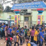 Read more about the article ପ୍ରଧାନଶିକ୍ଷକଙ୍କ ଅନିୟମିତତା ଯୋଗୁଁ ବିଦ୍ୟାଳୟ ରେ ତାଲା ମାରିଲେ ଅଭିଭାବକ