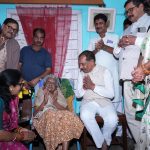 Read more about the article ଡ଼ା କେ.ଲକ୍ଷ୍ମୀ ବାଇଙ୍କ ବାସଭବନରେ ଖଣି ଓ ଇସ୍ପାତ ଏବଂ ବାଣିଜ୍ୟ ଓ ପରିବହନ ମନ୍ତ୍ରୀଙ୍କ ସାକ୍ଷାତ,ପୁଷ୍ପ ଗୁଚ୍ଛ ଦେଇ ଦୀର୍ଘାୟୁ କାମନା କଲେ ମନ୍ତ୍ରୀ