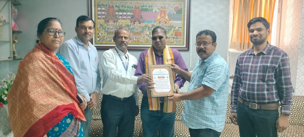You are currently viewing ଦିବ୍ଯାଙ୍ଗ ବସନ୍ତ ଙ୍କୁ ସମ୍ବର୍ଦ୍ଧିତ କଲା ଜିଲ୍ଲା ପ୍ରଶାସନ