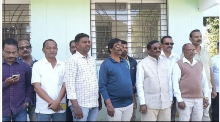You are currently viewing ଗାଜଲବାଡି ଘାଟିର ସମ୍ପ୍ରସାରଣ ବିଳମ୍ବକୁ ନେଇ ବିଜୁ ଜନତା ଦଳ ପକ୍ଷରୁ ୧୨ ଘଣ୍ଟିଆ ବନ୍ଦ ଡାକରା