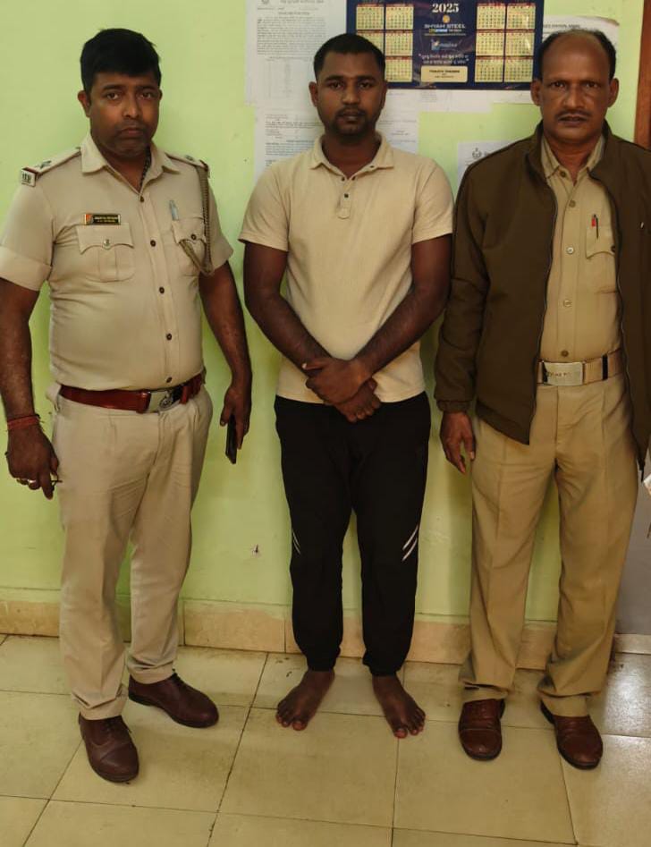 You are currently viewing ନାବାଳିକା କଲେଜ ଛାତ୍ରୀଙ୍କୁ ଅସଦାଚରଣଉଦ୍ୟମ ଓ ମାରିଦେବାକୁ ଧମକ କଲେଜ ୱାଚ ମ୍ୟାନ ଗିରଫ