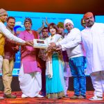 Read more about the article ମହୋଦଧି କୂଳରେ ମହାକୁମ୍ଭ-ମହୋଦଧି ଦିବସ ୨୦୨୫ ଉଦଯାପିତ : ଜାପାନର ଆକିଏ ଦୋଇଙ୍କୁ ମହୋଦଧୂ ସମ୍ମାନ ଓ ଜ୍ୟୋତିରାଦିତ୍ୟ ମହାପାତ୍ରଙ୍କୁ ମହୋଦଧି କଳା ମେଳା ସମ୍ମାନ