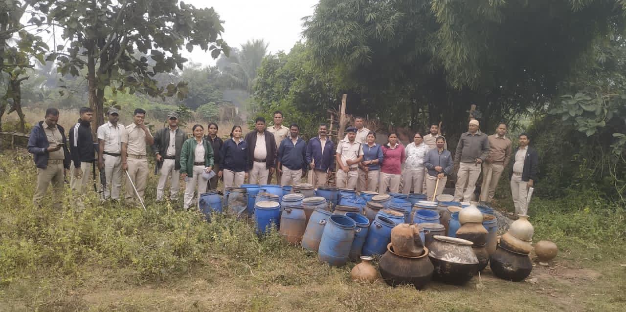 You are currently viewing ୧୧ ହଜାର କେଜି ମହୁଲ ପୋଚ,୧୫୦୦ ଲିଟର ମହୁଲି ଜବତ