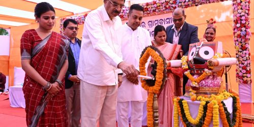 ପୁରୀ ଜିଲ୍ଲାର କୃଷ୍ଣାଞ୍ଜନପୁର ଗ୍ରାମବାସୀଙ୍କ ସହ ଭାବବିନିମୟ କଲେ ରାଜ୍ୟପାଳମହିଳା ଉଦ୍ୟମିତା ଉପରେ ରାଜ୍ୟପାଳଙ୍କ ଗୁରୁତ୍ୱାରୋପ