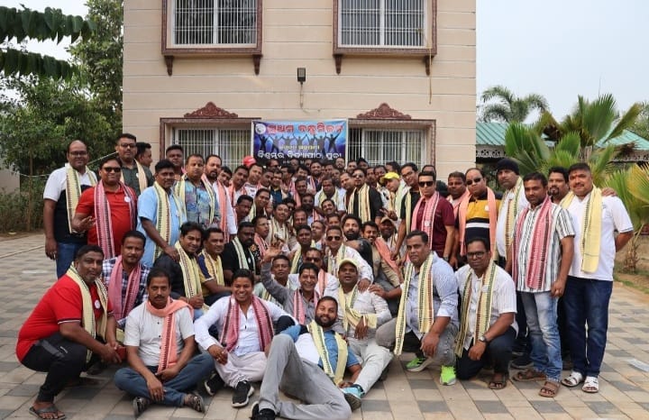 You are currently viewing ୨୭ ବର୍ଷ ପରେ ପୁରାତନ ଛାତ୍ରଙ୍କ ବନ୍ଧୁମିଳନ