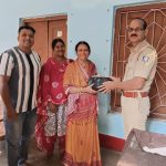 Read more about the article ହଜିଥିବା ବ୍ଯାଗ ଭକ୍ତଙ୍କୁ ଫେରାଇଲା ପୋଲିସ