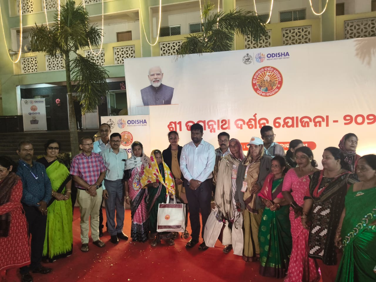 You are currently viewing ଶ୍ରୀଜଗନ୍ନାଥ ଦର୍ଶନ ଯୋଜନା ର ତୀର୍ଥଯାତ୍ରୀ ପୁରୀ ରେ ପହଞ୍ଚିଲେ