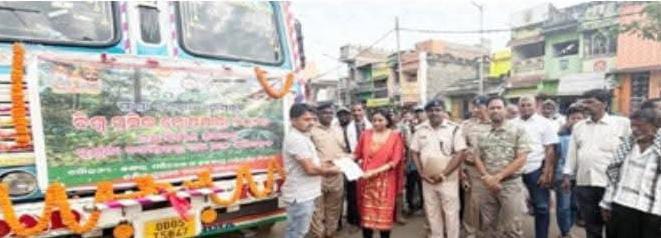 You are currently viewing ରଥ ନିର୍ମାଣ ପାଇଁ ବୁଗୁଡ଼ା ବନାଞ୍ଚଳରୁ ପୁରୀକୁ ଗଲା ୧୨ ଖଣ୍ଡ ଫାଶି କାଠ