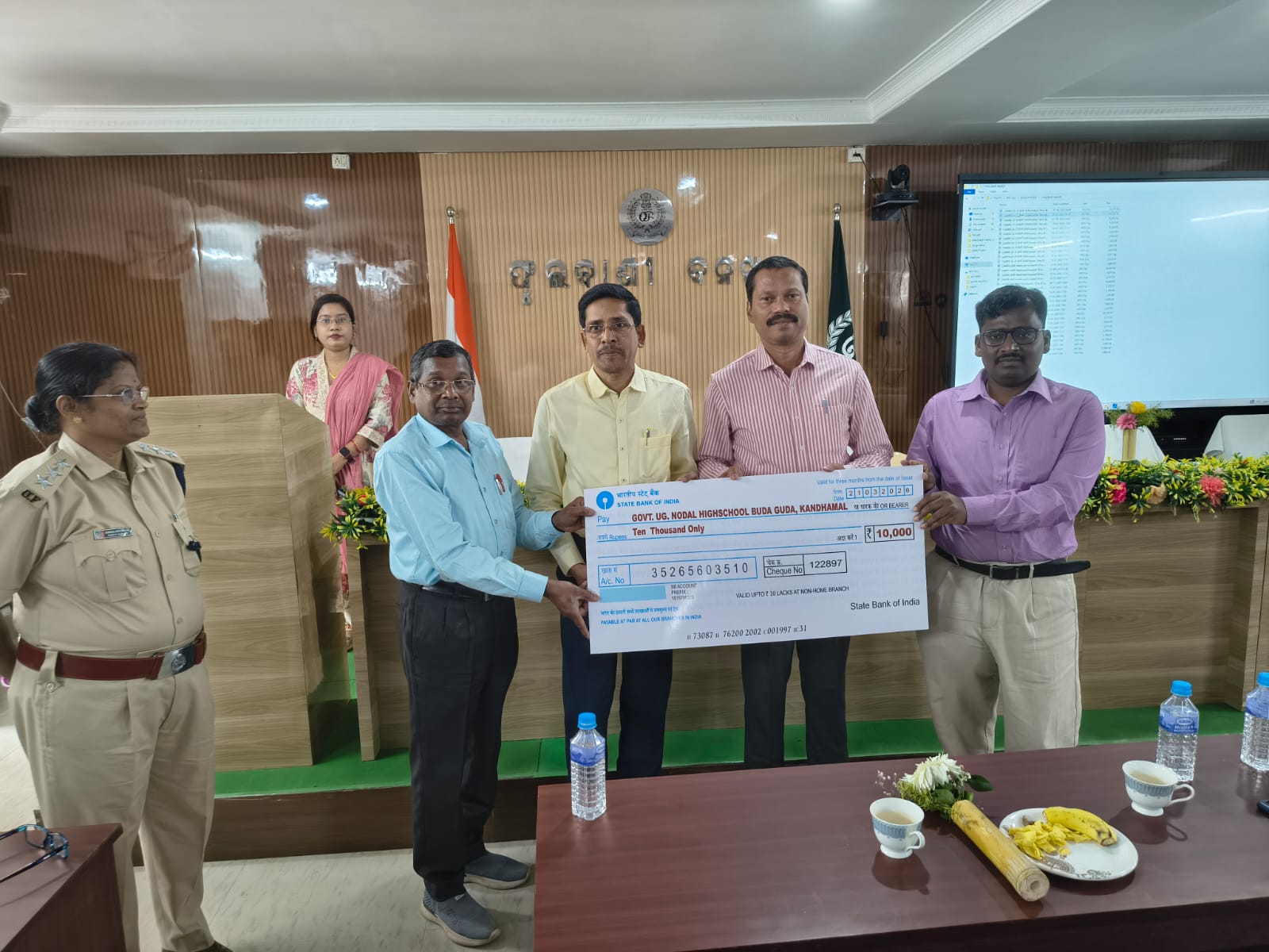 You are currently viewing ବୁଡ଼ାଗୁଡ଼ା ସରକାରୀ ଉଚ୍ଚ ବିଦ୍ୟାଳୟକୁ ଶ୍ରେଷ୍ଠ ଶିକ୍ଷାନୁଷ୍ଠାନ ଭାବେ ସମ୍ମାନିତ