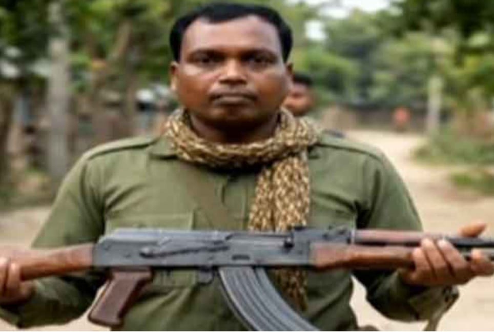 You are currently viewing ମୋଷ୍ଟ ୱାଣ୍ଟେଡ୍‌ ନକ୍ସଲ ନେତା ଶୁକ୍ରୁ ସମେତ ୪ ଜଣ ନକ୍ସଲ କନ୍ଧମାଳ ପୋଲିସ ନିକଟରେ ଆତ୍ମସମର୍ପଣ