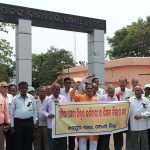 Read more about the article ସରକାରୀ କର୍ମଚାରୀଙ୍କୁ ପେନସନ୍ ବନ୍ଦ କରିଦେବା ନିଷ୍ପତ୍ତି କୁ ତୀବ୍ର ବିରୋଧଭ୍ୟାଲିଡେସନ ବିଲ ପ୍ରତ୍ୟାହାର ଦାବିରେ ପ୍ରଧାନମନ୍ତ୍ରୀଙ୍କୁ ସ୍ମାରକପତ୍ର