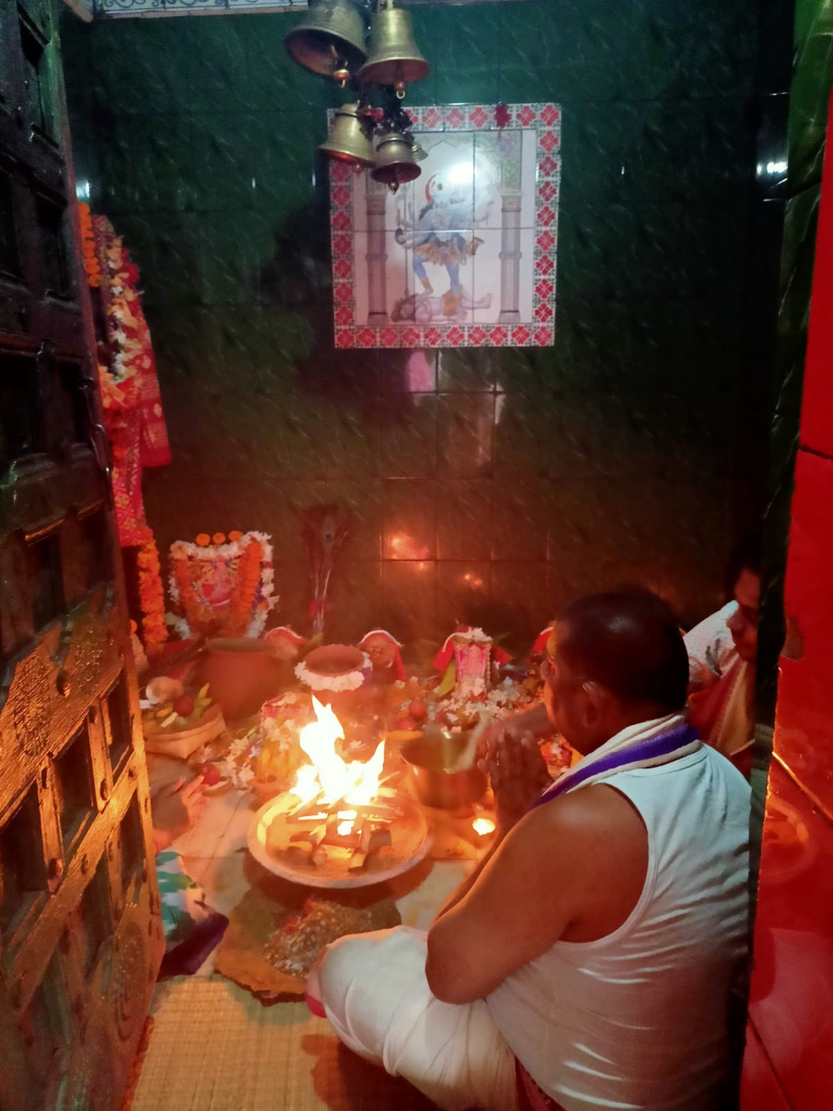 You are currently viewing ବୁଢ଼ୀ ଠାକୁରାଣୀ ଯାତ୍ରା ପାଇଁ ପାଟପୁର ଗାଁ ଉତ୍ସବ ମୁଖର ଅସ୍ଥାୟୀ ଯାତ୍ରା ପୀଠ ରେ ପୂଜା ପାଇଲେ ଦେବୀ 