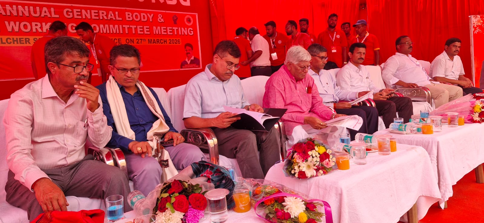 You are currently viewing ତାଳଚେରରେ AIRF ସାଧାରଣ ସମ୍ପାଦକ ଓ ପୂର୍ବତଟ ରେଳପଥ GMଙ୍କ ଦ୍ୱାରା ECoRSU ର ନୂତନ ଶାଖା କାର୍ଯ୍ୟାଳୟ ଉଦଘାଟିତ