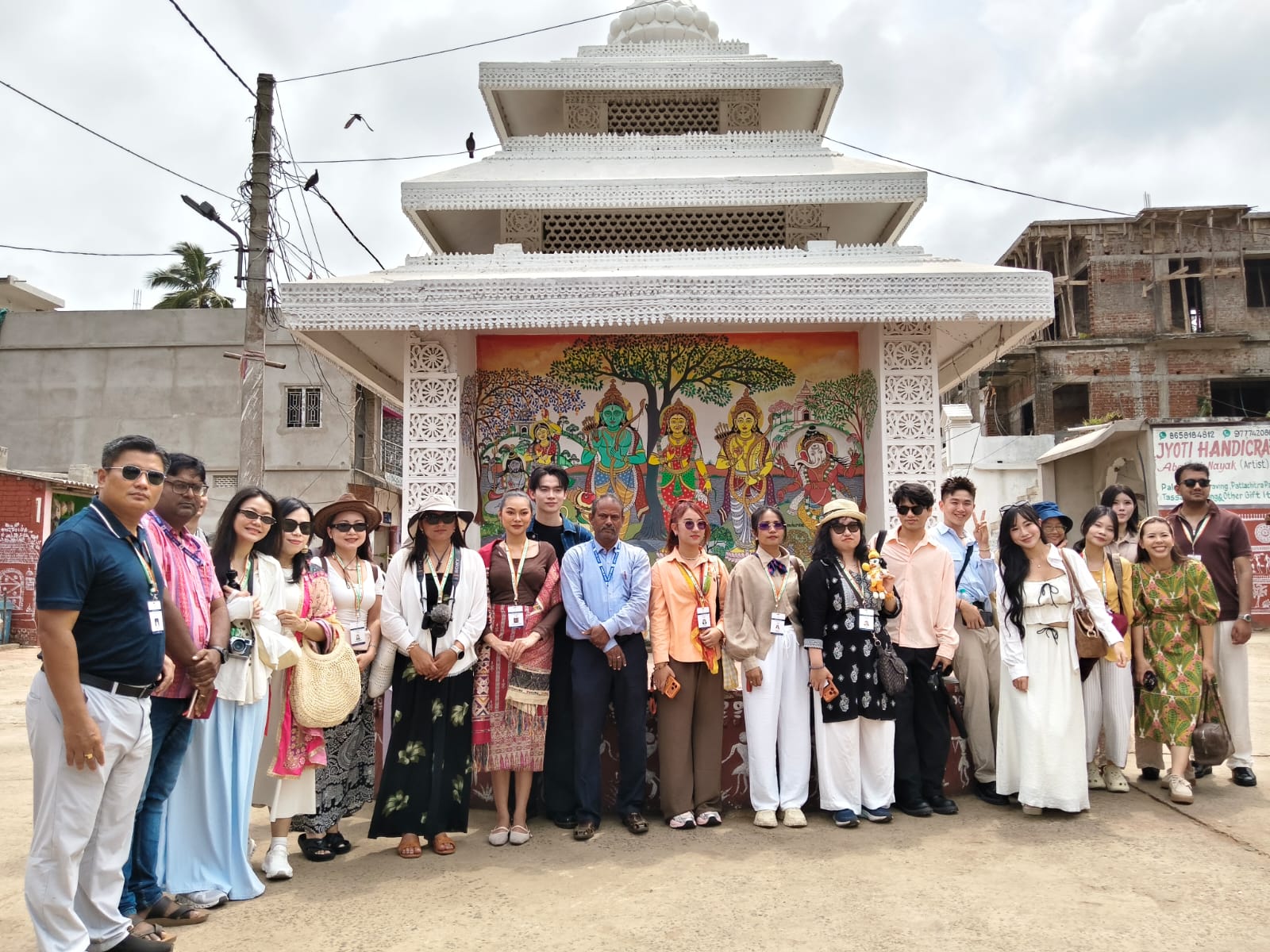 You are currently viewing ସୋସିଆଲ ମିଡିଆ ଇନଫ୍ଲୁଏନସର ଙ୍କ ରଘୁରାଜପୁର ଓ କୋଣାର୍କ ମନ୍ଦିର ପରିଦର୍ଶନ