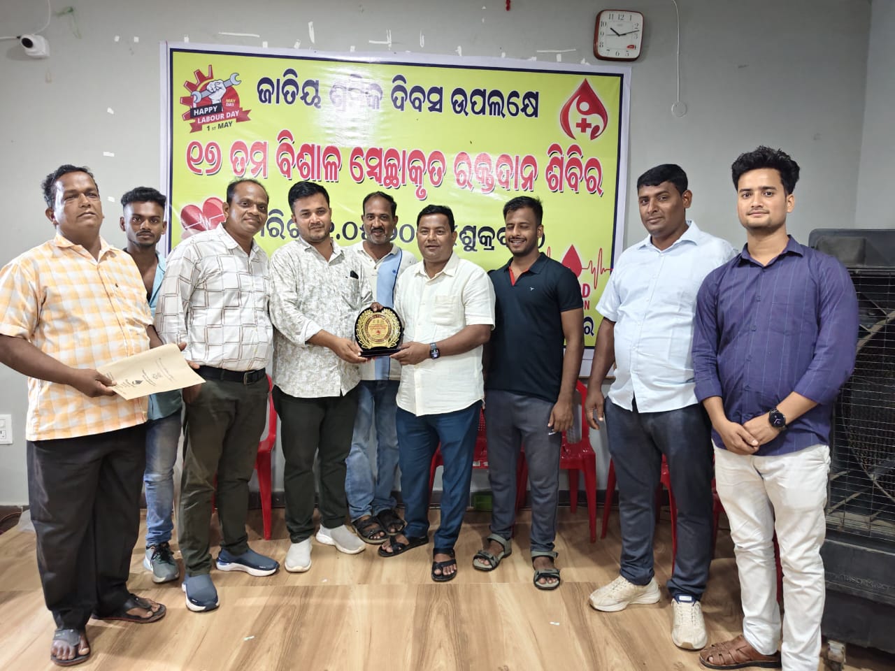 You are currently viewing ଜାତୀୟ ଶ୍ରମିକ ଦିବସ ଉପଲକ୍ଷେ ସକ୍ରିୟ ଯୁବ ସଙ୍ଗଠକଙ୍କ ଦ୍ଵାରା ଏକ ମେଗା ରକ୍ତଦାନ ଶିବିର