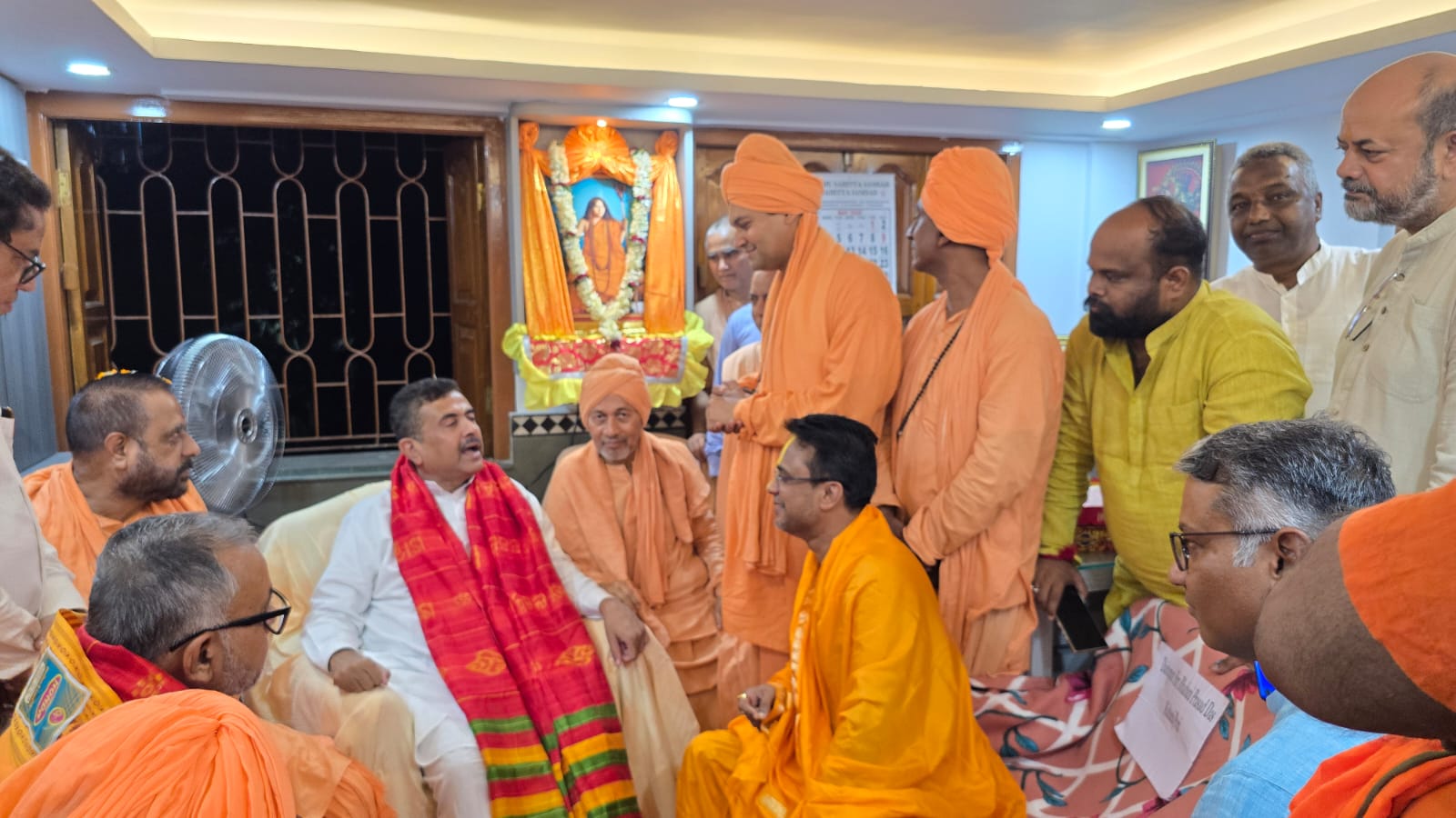 You are currently viewing ଶ୍ରୀମନ୍ଦିର ରେ ଚତୃର୍ଦ୍ଧାମୂର୍ତ୍ତି ଙ୍କ ଦର୍ଶନ ପାଇଁ ପଶ୍ଚିମବଙ୍ଗ ମୁଖ୍ୟମନ୍ତ୍ରୀଙ୍କୁ ନିମନ୍ତ୍ରଣ କଲେ ଦଇତାପତି ଭବାନୀ ପ୍ରସାଦ