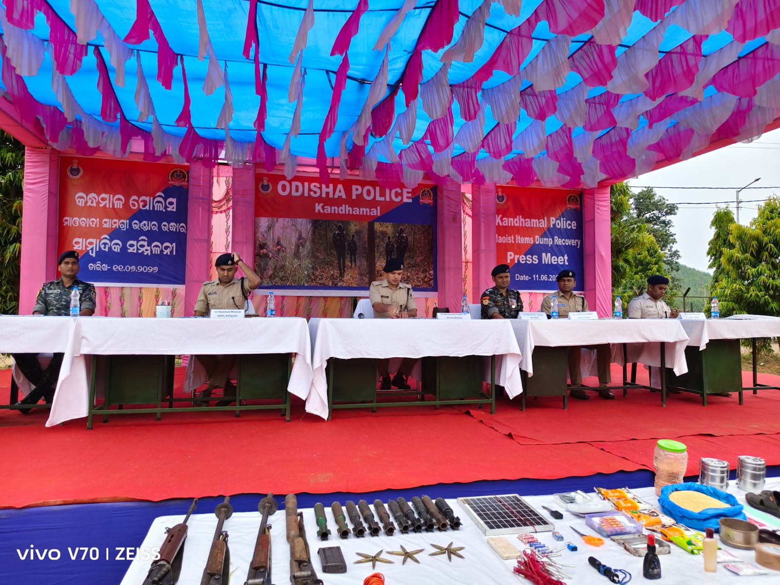 You are currently viewing ପୋଲିସ ସର୍ଚ୍ଚ ଅପରେସନ ବେଳେ ମାଓବାଦୀ ଙ୍କ ଗୁପ୍ତ ଡମ୍ପ ଠାବ : ଅସ୍ତ୍ରଶସ୍ତ୍ର ଓ ବହୁ ମାଓ ସାମଗ୍ରୀ ଜବତ
