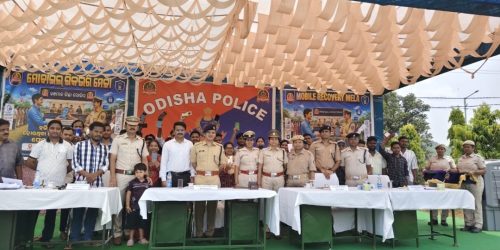 କନ୍ଧମାଳ ଜିଲ୍ଲା ପୋଲିସ ପକ୍ଷରୁ ମୋବାଇଲ ରିକଭରି ମେଳା : ହଜିଥିବା ୬୨ ଟି ମୋବାଇଲ ଫେରସ୍ତ ହେଲା
