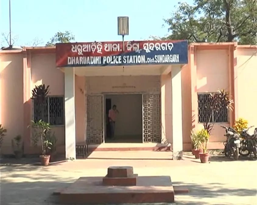 You are currently viewing ଝିଅକୁ ଗଣଦୁଷ୍କର୍ମ, କୋର୍ଟରେ ୩ ଜଣ ପୁରୁଷ!
