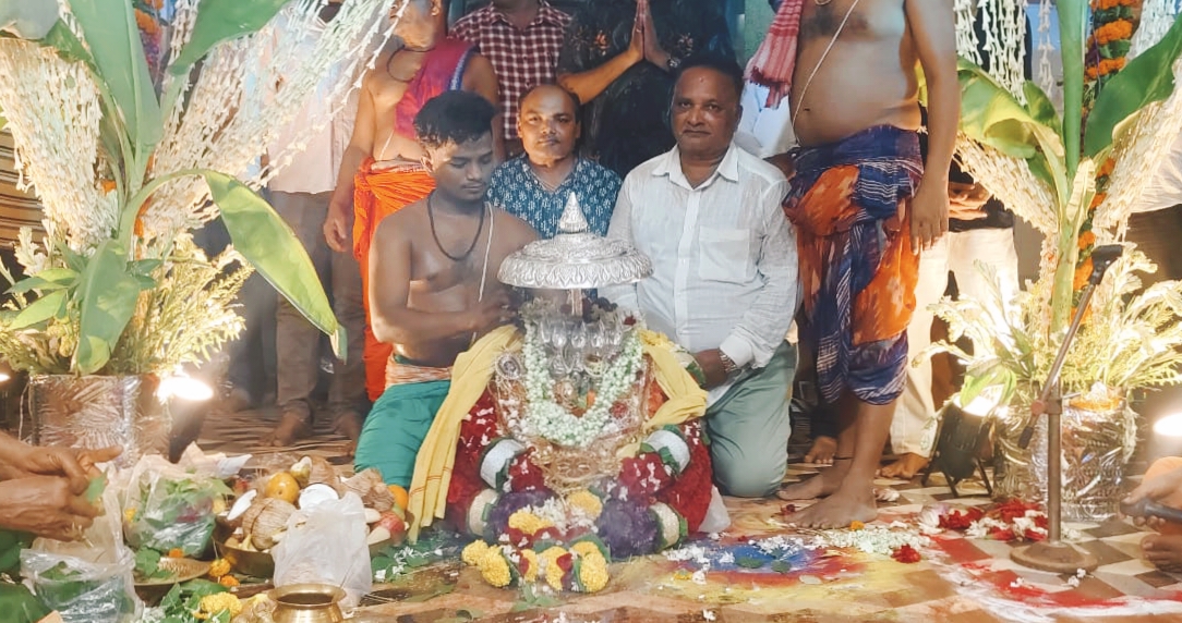 You are currently viewing ନୀଳକଣ୍ଠେଶ୍ୱର ମନ୍ଦିରରେ ପବିତ୍ର ଶୀତଳଷଷ୍ଠୀ ଯାତ୍ରା ମହାଆଡମ୍ବରରେ ଅନୁଷ୍ଠିତ ହୋଇଯାଇଛି
