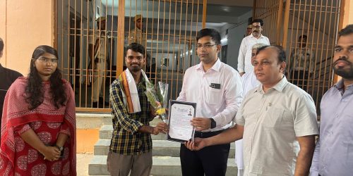 ସ୍ୱତନ୍ତ୍ର ସଘନ ସଂଶୋଧନ କାର୍ଯ୍ୟକ୍ରମରେ ରାଜନୈତିକ ଦଳର ପ୍ରତିନିଧିମାନଙ୍କ ଯୋଗଦାନନିର୍ଦ୍ଦିଷ୍ଟ ସମୟ ସୀମା ମଧ୍ୟରେ ମତଦାତା ଗଣନା ଫର୍ମର ଶତ ପ୍ରତିଶତ ଡିଜିଟାଇଜେସନ୍ ଯୋଗୁଁ 127 ଭାଗର ବି.ଏଲ୍.ଓ ରମେଶ ମଲ୍ଲିକ ଜିଲ୍ଲାପାଳଙ୍କ ଦ୍ୱାରା ସମ୍ବର୍ଦ୍ଧିତ
