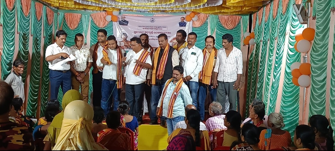 You are currently viewing ଗୋସାଣୀନୂଆଗାଁ ଓ ବିଜିପୁର ମଣ୍ଡଳରେ ମୁଖ୍ୟମନ୍ତ୍ରୀ ଅନ୍ନପୂର୍ଣ୍ଣା ଯୋଜନାର ନୂତନ ରାଶନ କାର୍ଡ ବଣ୍ଟନ