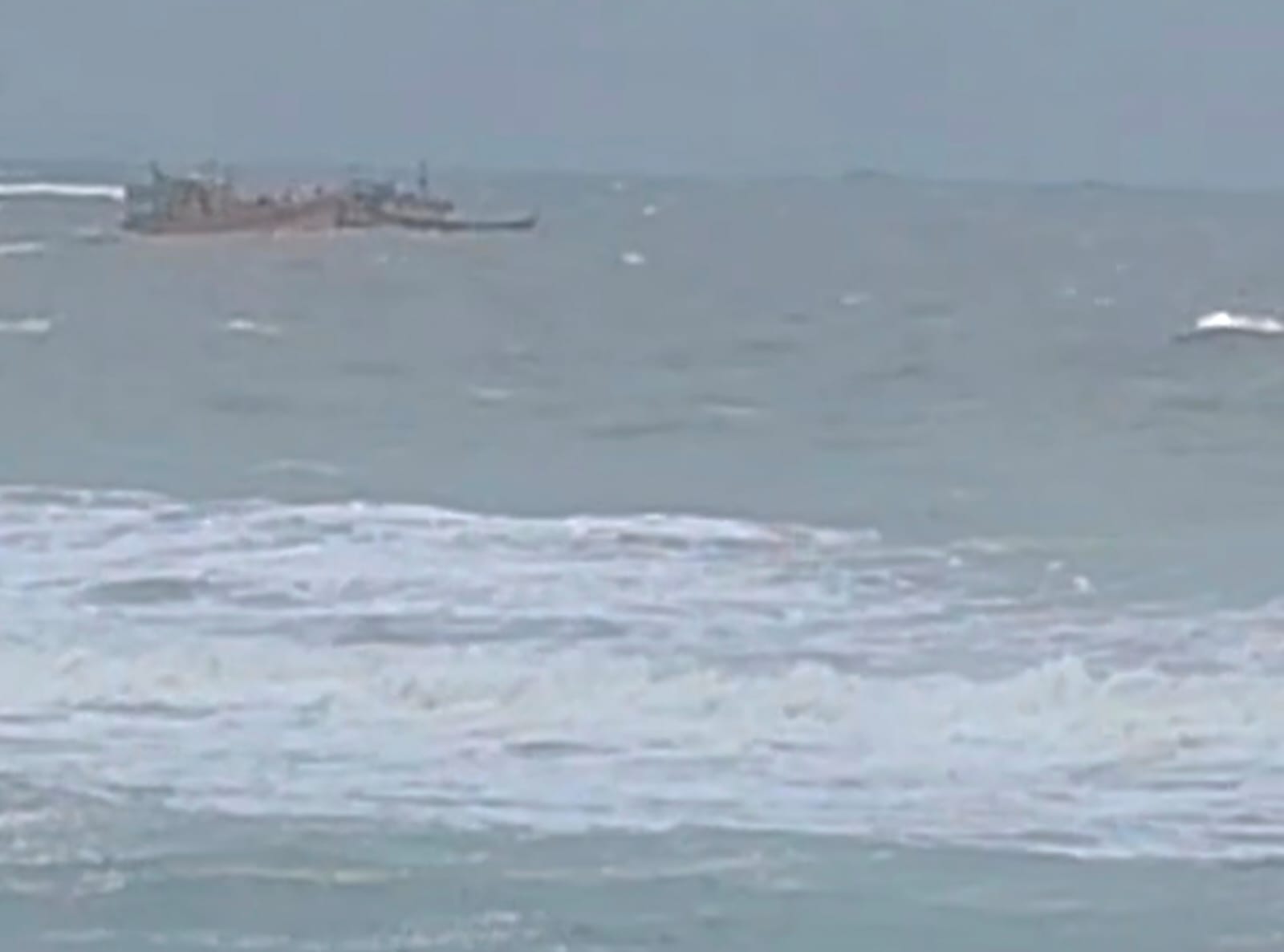 You are currently viewing ପୁରୀ ପୋଲିସର ତତ୍ପରତାରେ ସମୁଦ୍ରରେ ଫସିଥିବା ଆନ୍ଧ୍ରପ୍ରଦେଶର ୧୦ ଜଣ ମତ୍ସ୍ୟଜୀବୀଙ୍କ ସୁରକ୍ଷିତ ଉଦ୍ଧାର