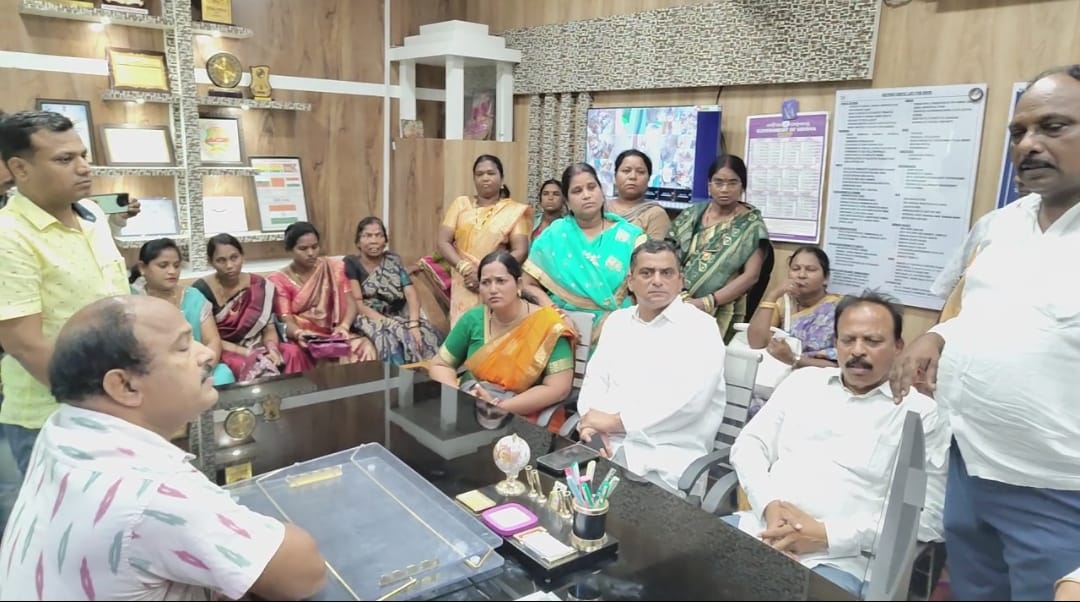You are currently viewing ବିନା ସୂଚନାରେ ବ୍ଲକ ଅଧ୍ୟକ୍ଷ ପଦବୀ ନିର୍ବାଚନ ସ୍ଥଗିତ କୁ ନେଇ ଜନପ୍ରତିନିଧି ଙ୍କ ଅସନ୍ତୋଷ