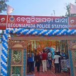 Read more about the article ଗଞ୍ଜାମ ରେ ପୁଣି ବୁଲିଲା ଖଣ୍ଡା, ବେଗୁନିଆପଡା ବିଚ ବଜାରରେ ଯୁବକଙ୍କୁ ଗୋଡ଼ାଇ ଗୋଡ଼ାଇ ଧାରୁଆ ଅସ୍ତ୍ରରେ ଆକ୍ରମଣ,