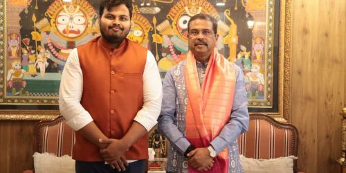 ନୂଆଦିଲ୍ଲୀରେ କେନ୍ଦ୍ର ଶିକ୍ଷାମନ୍ତ୍ରୀଙ୍କୁ ସୌଜନ୍ୟମୂଳକ ସାକ୍ଷାତ କଲେ ଯୁବନେତା ଶୁଭ୍ରଜିତ ଦାଶ; ଶିକ୍ଷା, ଯୁବଶକ୍ତି ଓ ଓଡ଼ିଶାର ବିକାଶ ପ୍ରସଙ୍ଗରେ ହେଲା ବିସ୍ତୃତ ଆଲୋଚନା