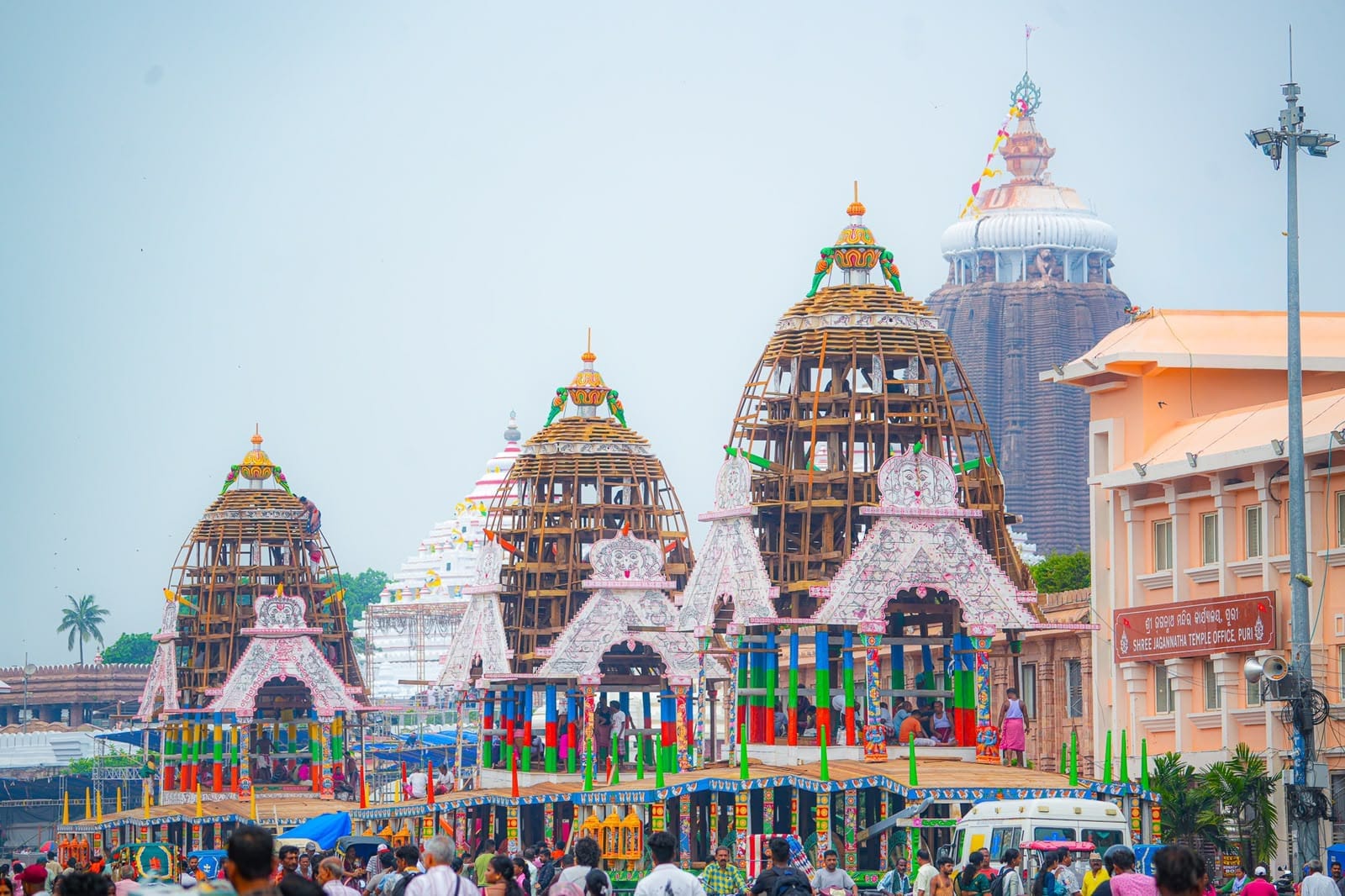 You are currently viewing ମହାପ୍ରଭୁଙ୍କ ନବଯୌବନ ଦର୍ଶନ ଓ ନେତ୍ରୋତ୍ସବ :ଝିପିଝିପି ବର୍ଷା ସତ୍ୱେ ଭକ୍ତ ଗହଳି ବଢୁଛି