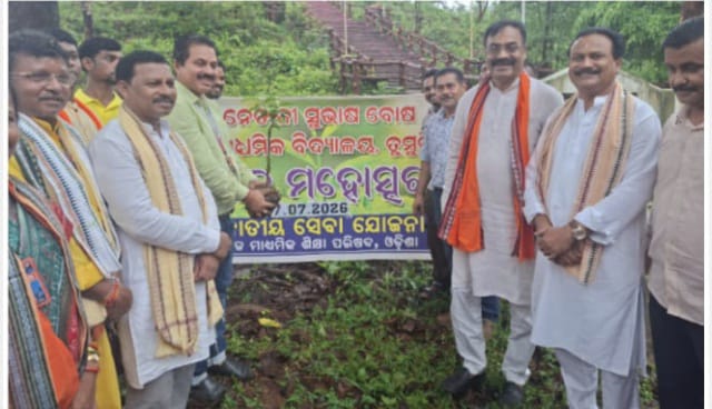You are currently viewing ସାଂସଦ ଓ ବିଧାୟକ ଙ୍କ ମିଳିତ ଗସ୍ତ : ଅଞ୍ଚଳର ବିକାଶ, ଶିକ୍ଷା ଓ ଭିତ୍ତିଭୂମି ସମ୍ପର୍କରେ ବିଭିନ୍ନ ଘୋଷଣା ଓ ପ୍ରତିଶ୍ରୁତି