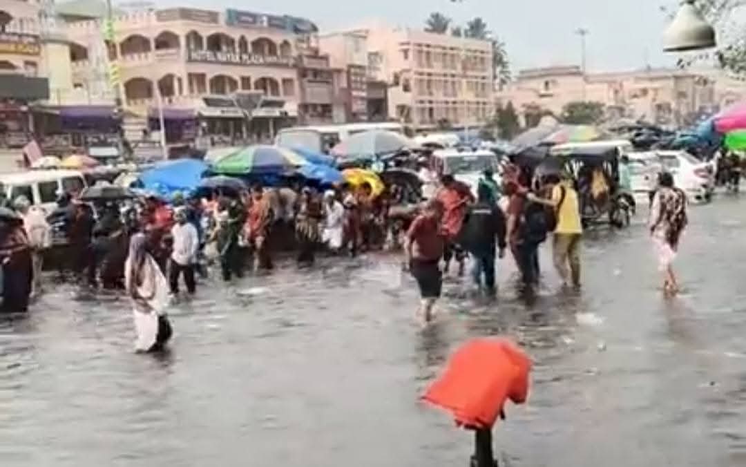 You are currently viewing ପ୍ରଶାସନର ସବୁ ବ୍ଯବସ୍ଥା ଫେଲବଡଦାଣ୍ଡ ପାଲଟିଲା ମାଳିନୀ ନଦୀ