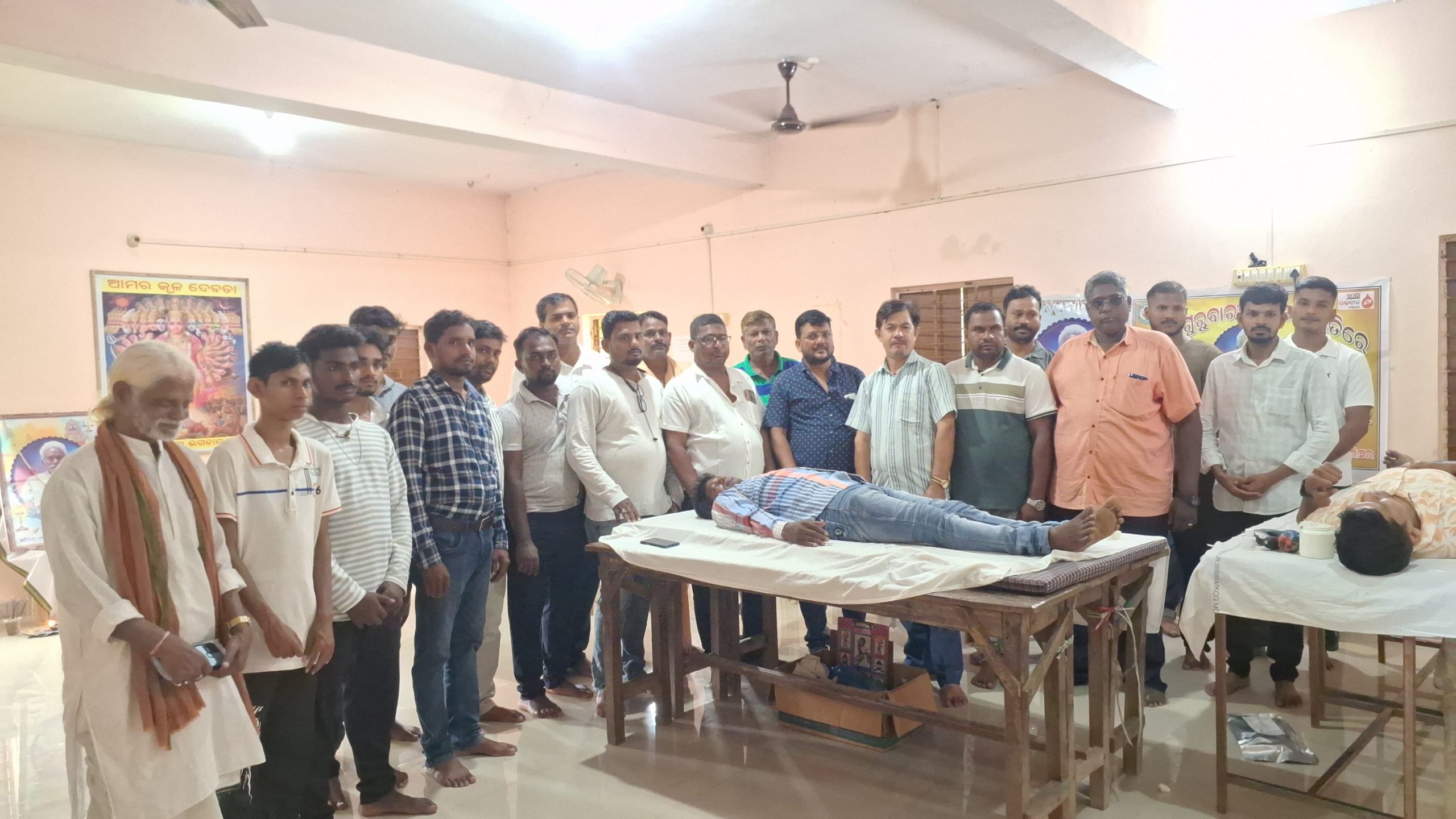 You are currently viewing ସ୍ବର୍ଗତ ଗୁରୁବାରୀ ବିଶ୍ୱାଳଙ୍କ ସ୍ମୃତିରେ ରକ୍ତଦାନ ଶିବିର ,୨୭ ୟୁନିଟ ରକ୍ତ ସଂଗୃହିତ