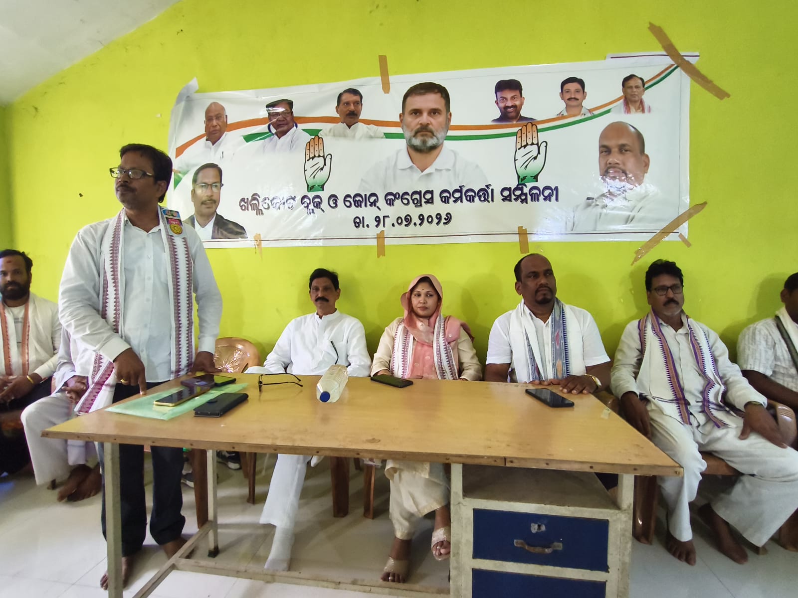You are currently viewing ଖଲ୍ଲିକୋଟ ରେ କଂଗ୍ରେସ ର ଜୋନ ସ୍ତରୀୟ କର୍ମକର୍ତା ସମ୍ମିଳନୀବିଜେପି ଓ ବିଜେଡି ର ଦଳୀୟ ଅନ୍ତଃ କନ୍ଦଳ କଂଗ୍ରେସ କୁ ସୁହାଇବ