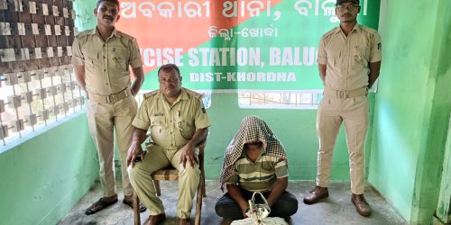 ରେଳ ଫାଟକ ନିକଟରୁ ଗଂଜେଇ ଜବତ।