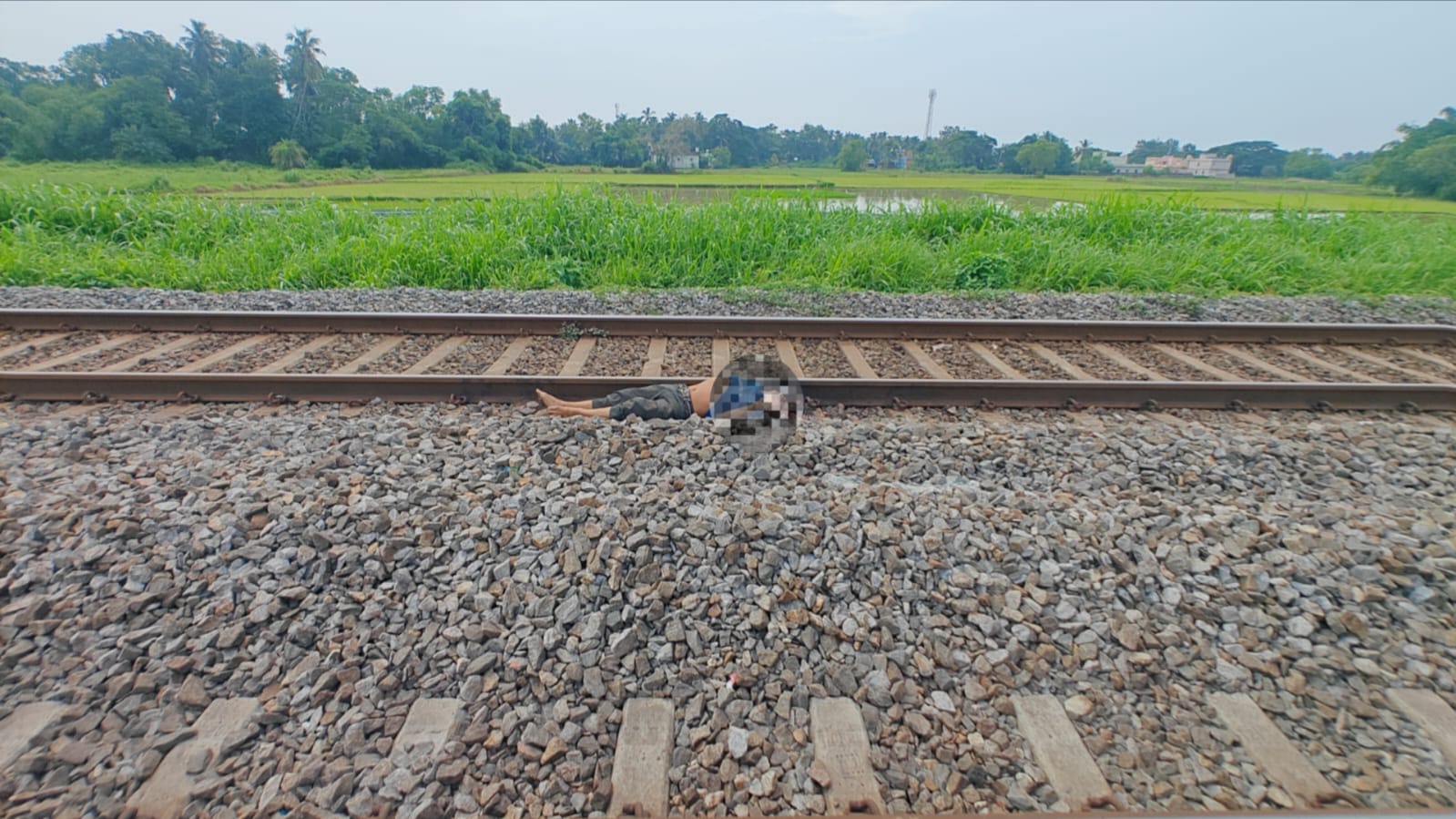 You are currently viewing ରେଳ ଟ୍ରାକରୁ ଯୁବକଙ୍କ ମୃତ ଦେହ ଉଦ୍ଧାର